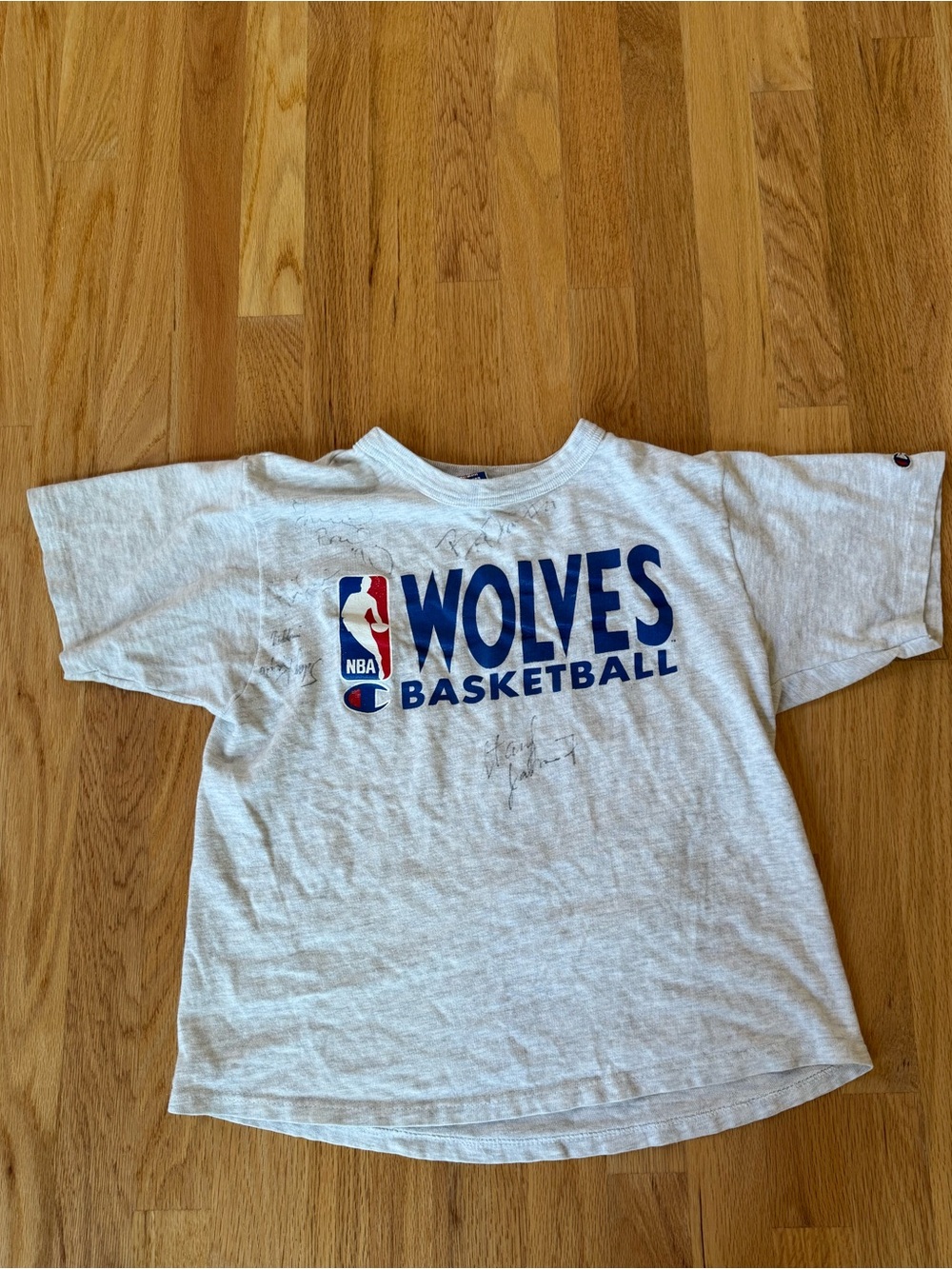 Vintage early 1990s Minnesota Timberwolves signed t shirt youth xl